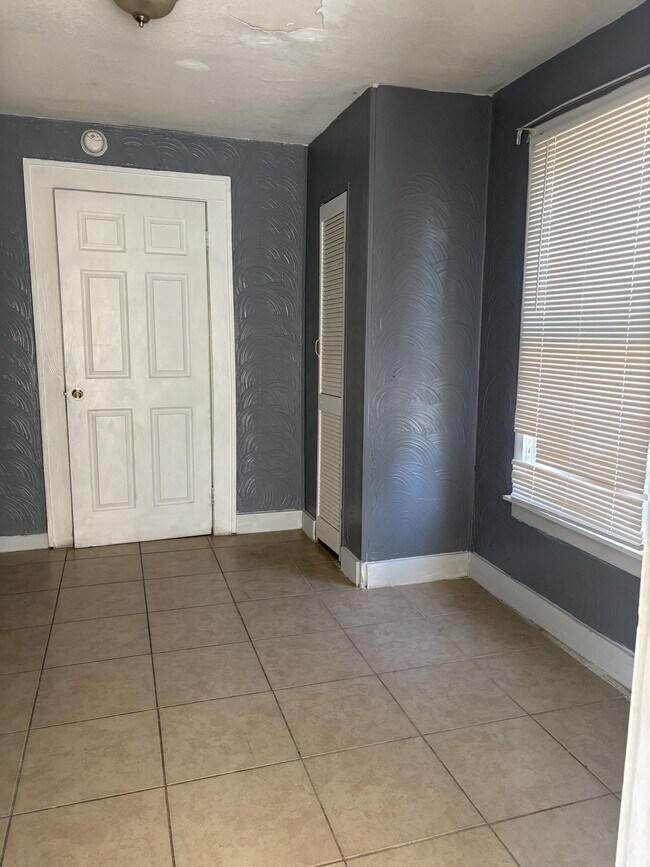 Building Photo - 444 Duray St