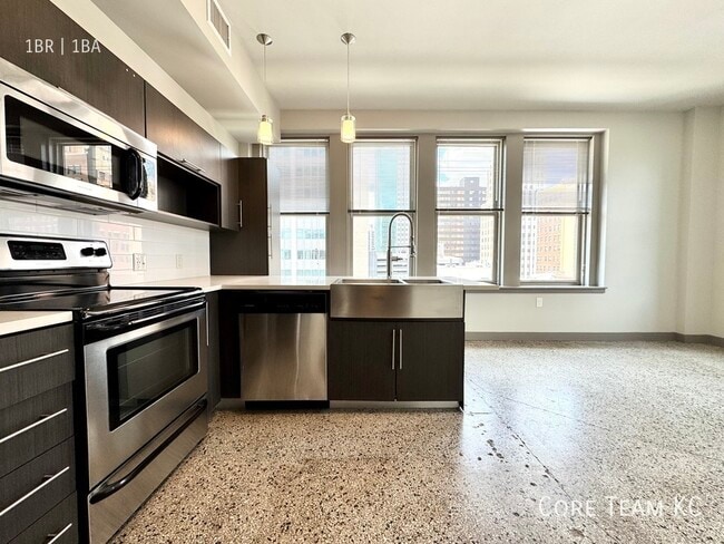 Primary Photo - 1121 McGee St