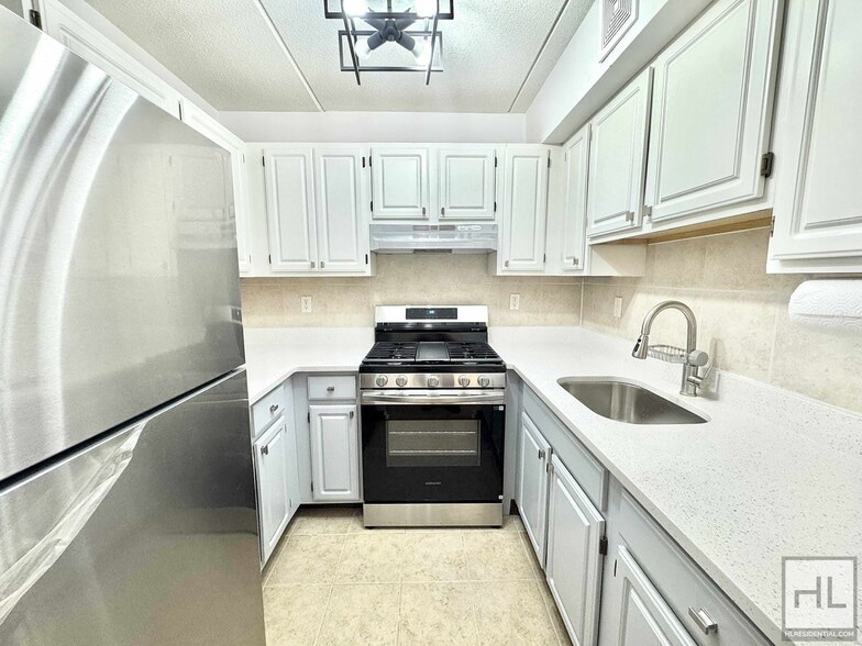 Building Photo - Saint Marks Avenue