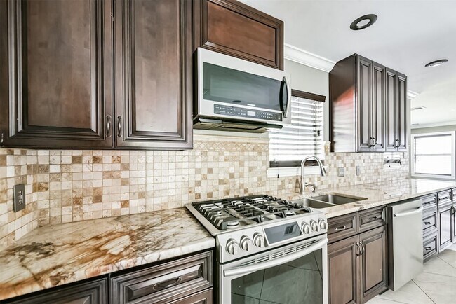 Building Photo - 6833 Concho St