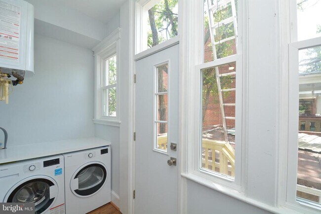 Building Photo - 1724 2nd St NW