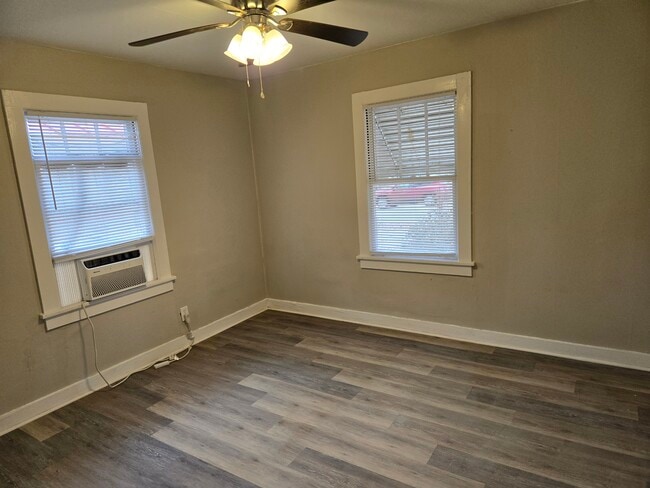 Building Photo - 1919 Warren St