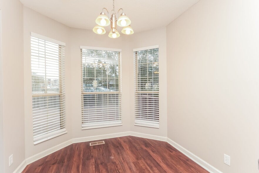 Building Photo - 3708 Seasons Dr