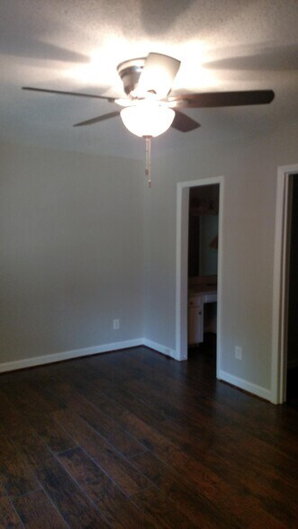 Bedroom - 5736 Murrayhill Rd