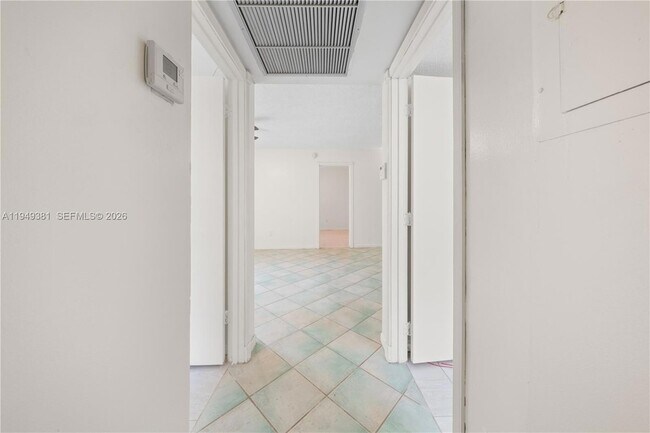 Building Photo - 20905 NE 8th Ct