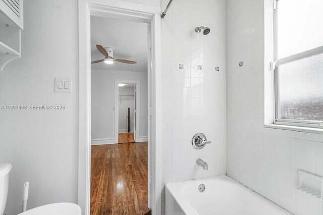 Building Photo - 416 S L St