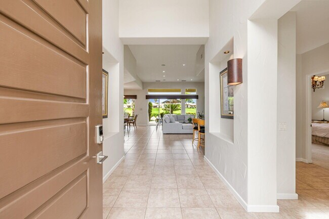 Building Photo - 727 Arrowhead Dr
