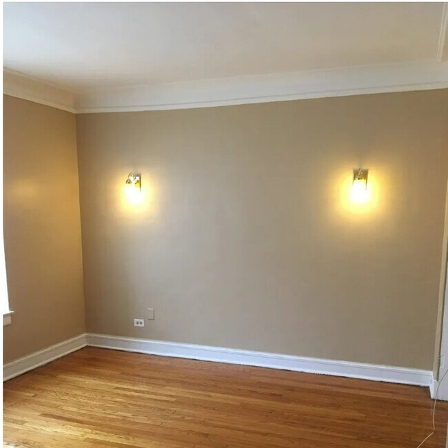 Building Photo - 8054 s Hermitage