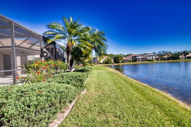 Building Photo - Annual Pool Home in The Stoneybrook Community of Venice!
