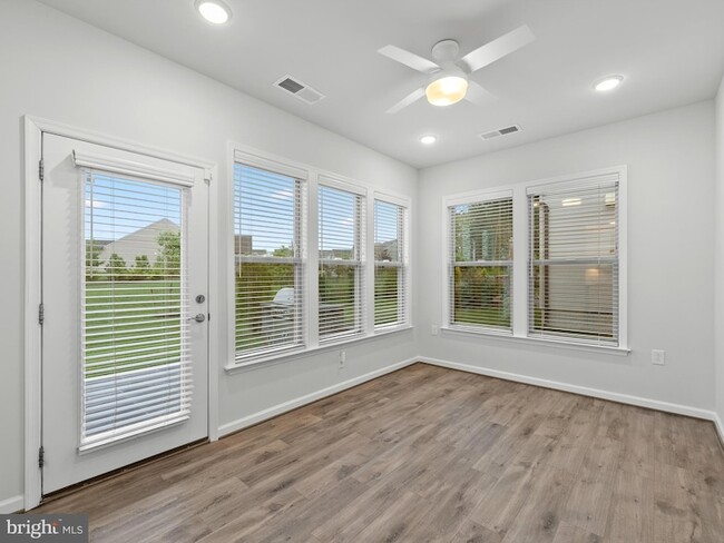 Building Photo - 6248 Zinnia Ln