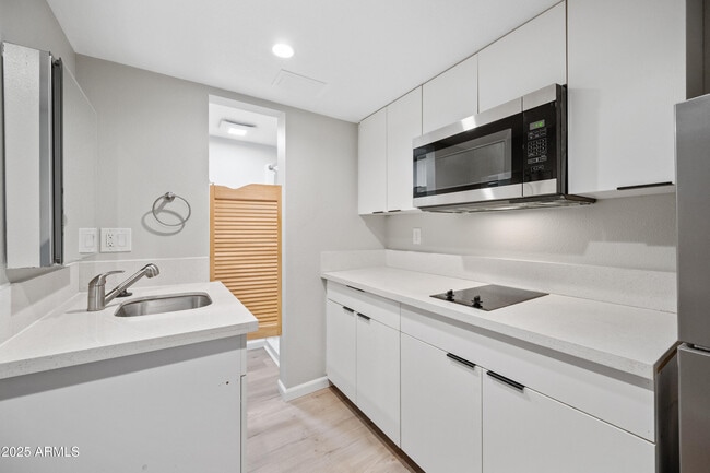 Building Photo - 3025 N 32nd St