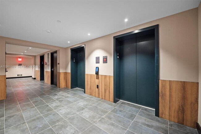 Building Photo - 121 NE 5th St