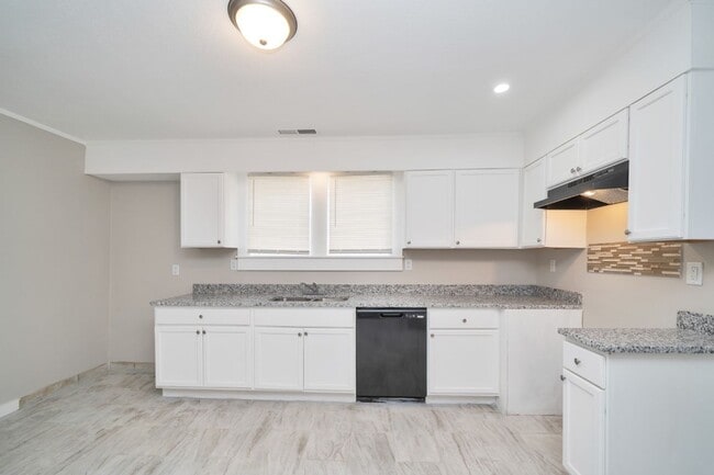 Building Photo - Fully Renovated 3BR/2BA Home in Pell City ...