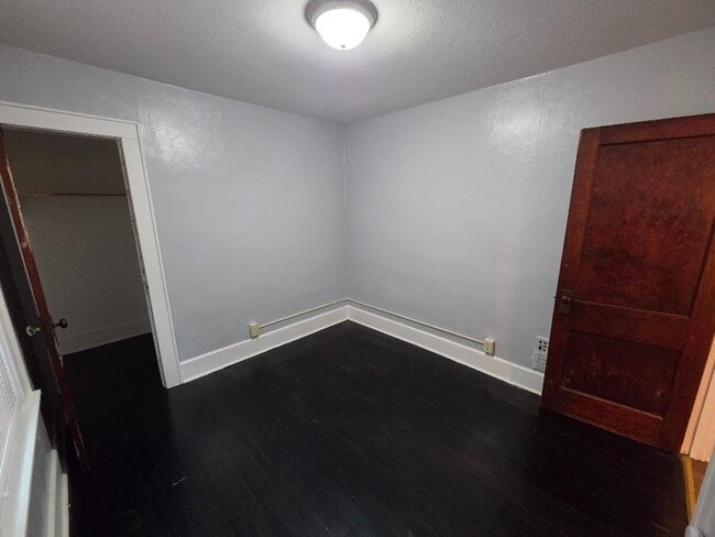 Building Photo - 416 Boyden St