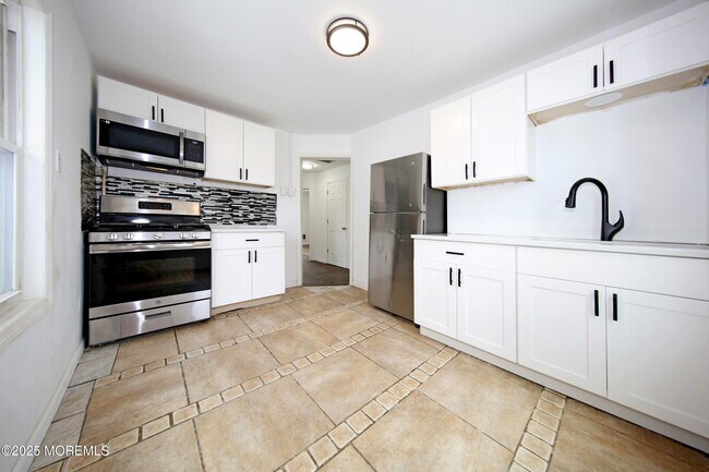 Building Photo - 48 Barberie Ave