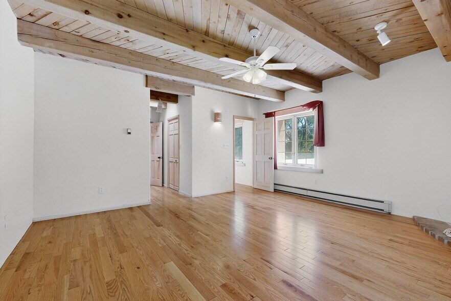 Building Photo - 1115 Roadrunner Ln NW