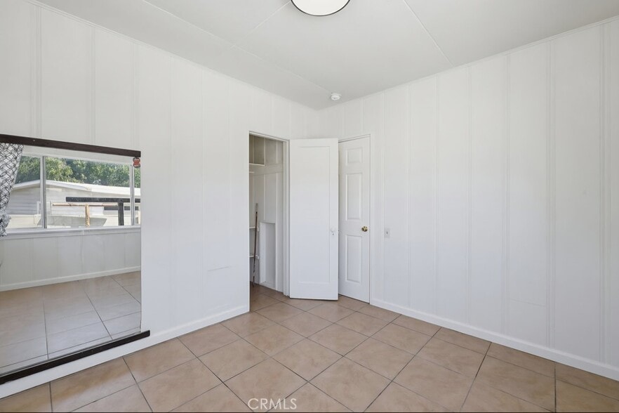 Building Photo - 557 W Oldfield St
