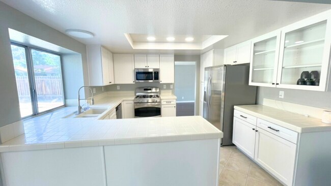 Building Photo - Temecula Pool Home - 4 Bed | 2.5 Bath