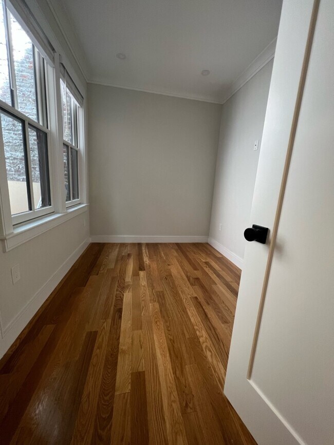 Building Photo - 18 Grove St