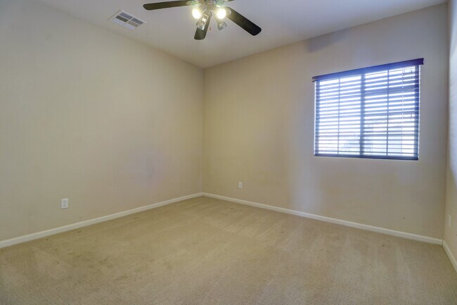 Building Photo - 15359 W Columbine Dr
