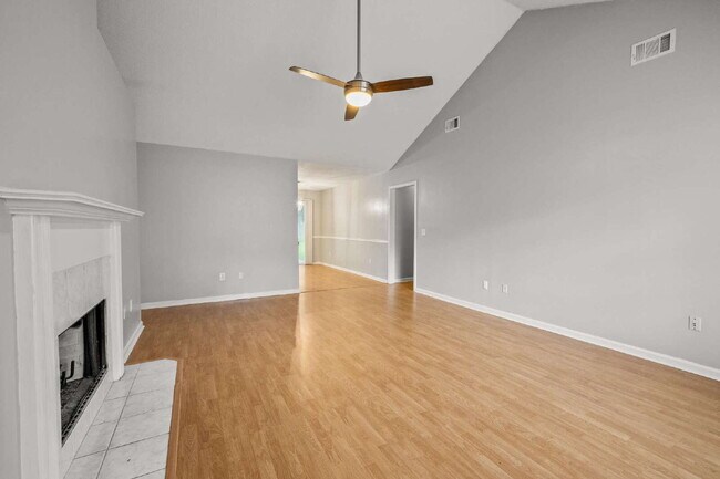 Building Photo - Charming All-Brick Home with Garage & Covered Patio!