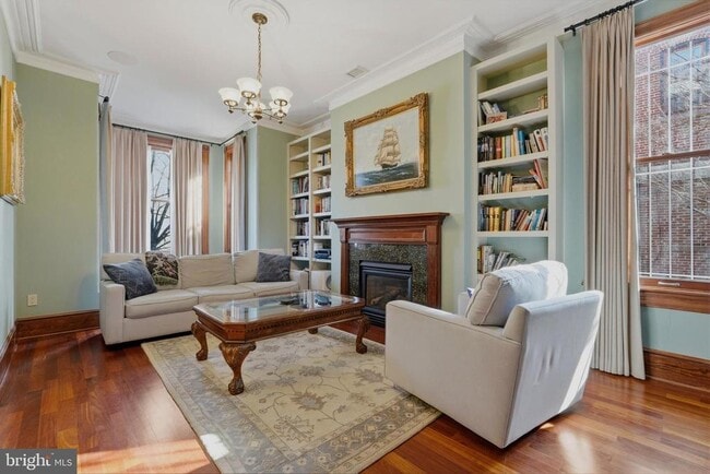 Building Photo - 1002 N St NW