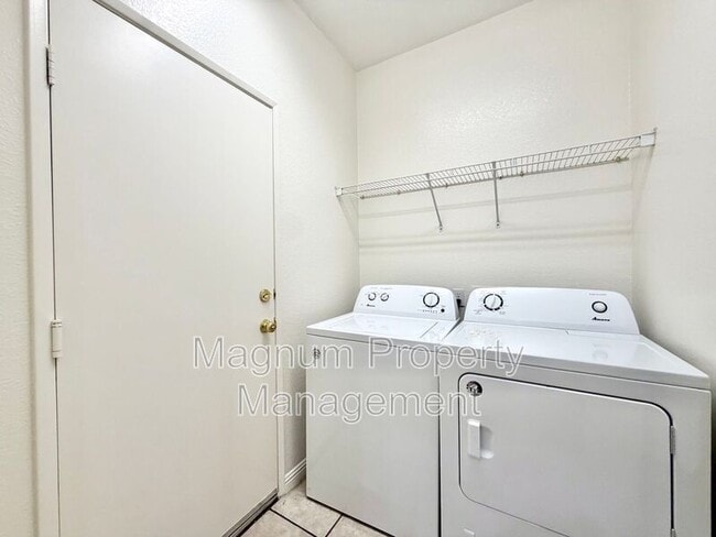 Building Photo - 33205 Gypsum St