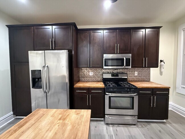 Building Photo - Updated 3BR 1 bath house now showing!