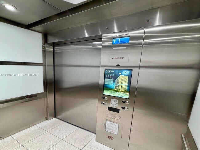 Building Photo - 6061 Collins Ave