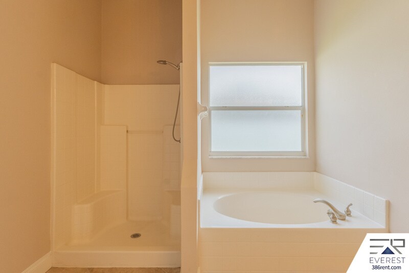 Building Photo - 14 Lysander Ln