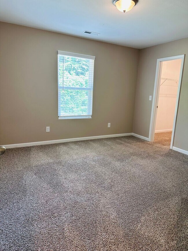 Building Photo - 912 Joselynn Drive