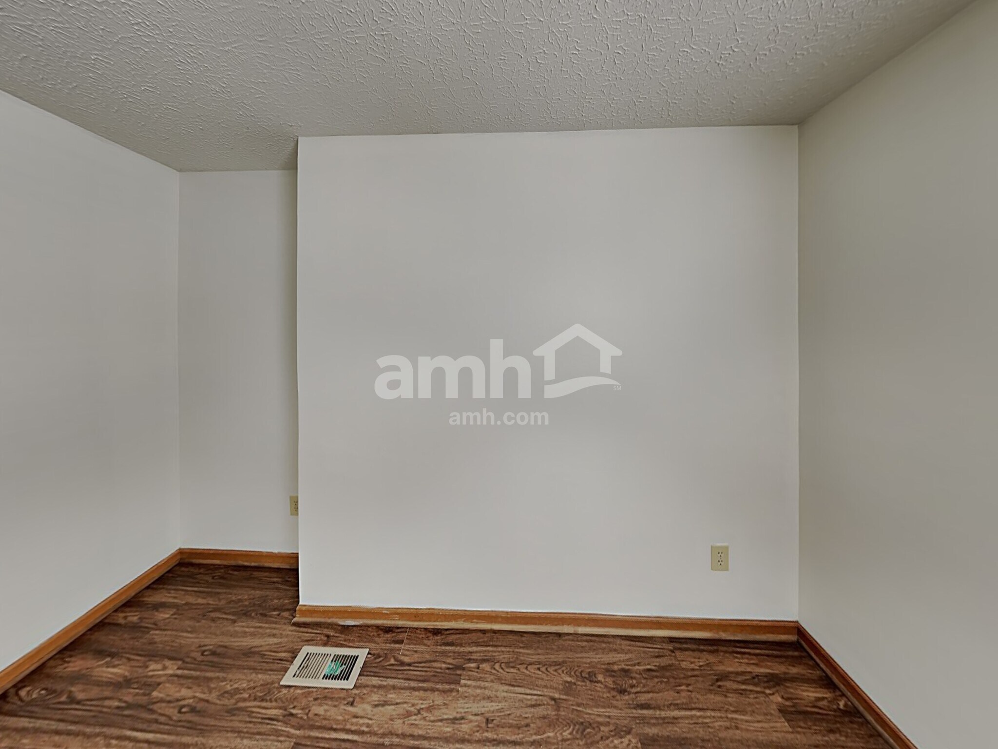 Building Photo - 6687 Jennyann Way