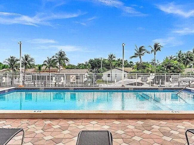 Building Photo - 2450 NE 135th St