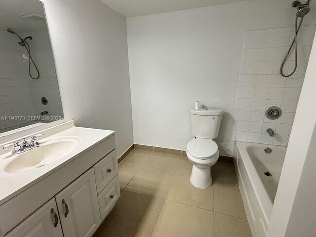 Building Photo - 420 S Park Rd