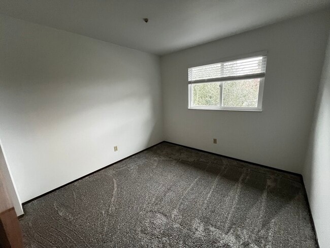 Building Photo - 616 Center St