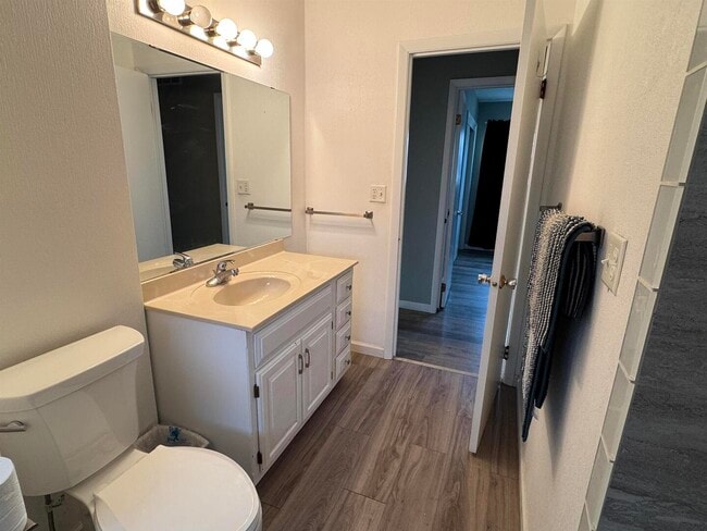 Building Photo - 4611 Scott St