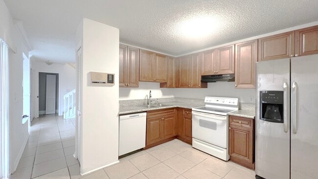Building Photo - 10919 Mainsail Dr