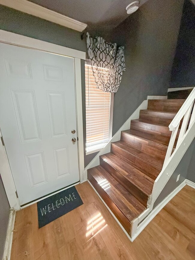 Building Photo - Section 8 Friendly - Modernized South Tulsa Condo with Pool Acc