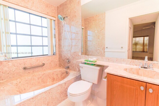 Building Photo - 5289 Fairway Woods Dr