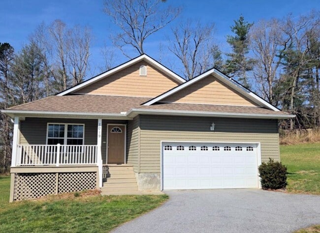 Building Photo - 1019 Sugarloaf Rd