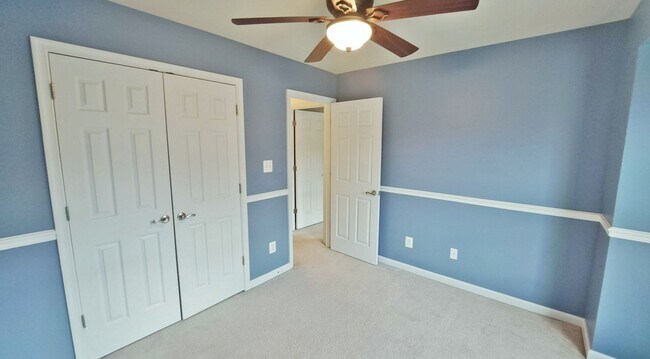 Building Photo - 3 Bed / 2-1/2 Bath Single Family Townhome with 1-Car Garage