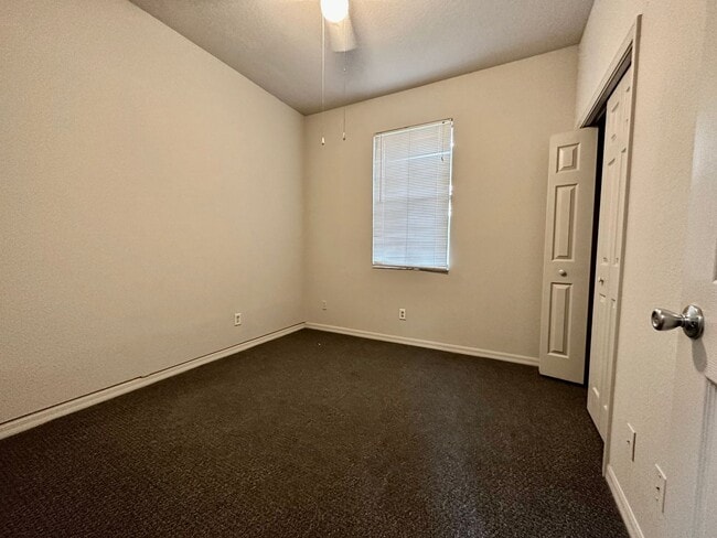 Building Photo - Spacious End-Unit Townhome Under Market Value – Freshly Updated & Prime Plant City Location