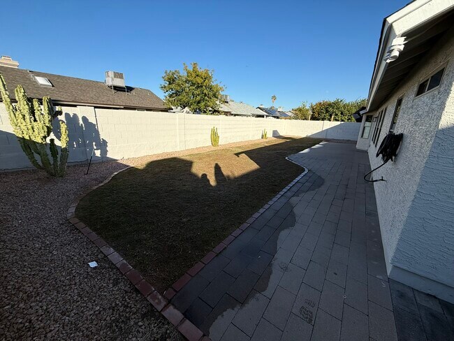 Building Photo - 3624 W Elgin St