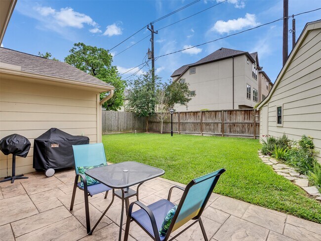 Building Photo - 2811 Quincannon Ln