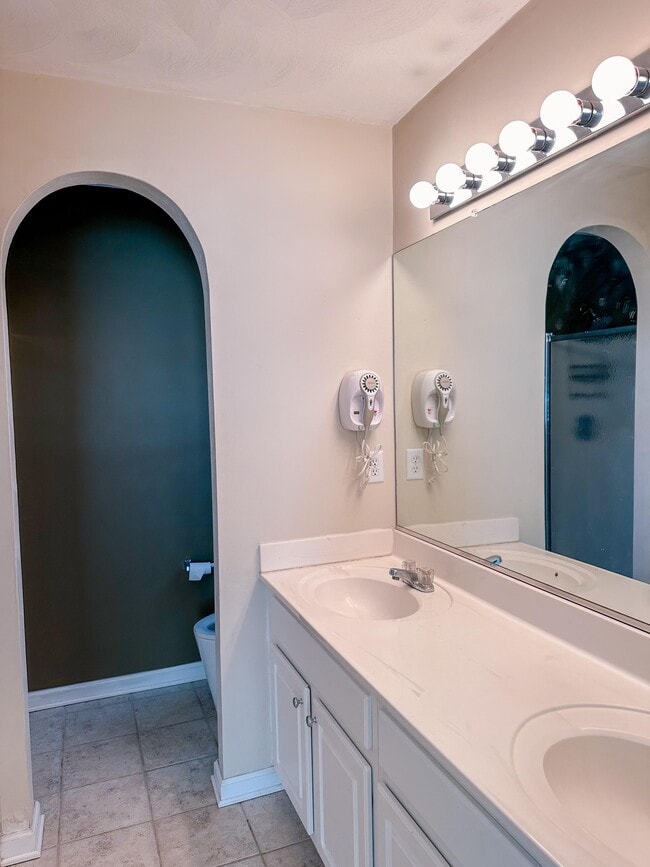 Building Photo - 5331 Pandoria Ave