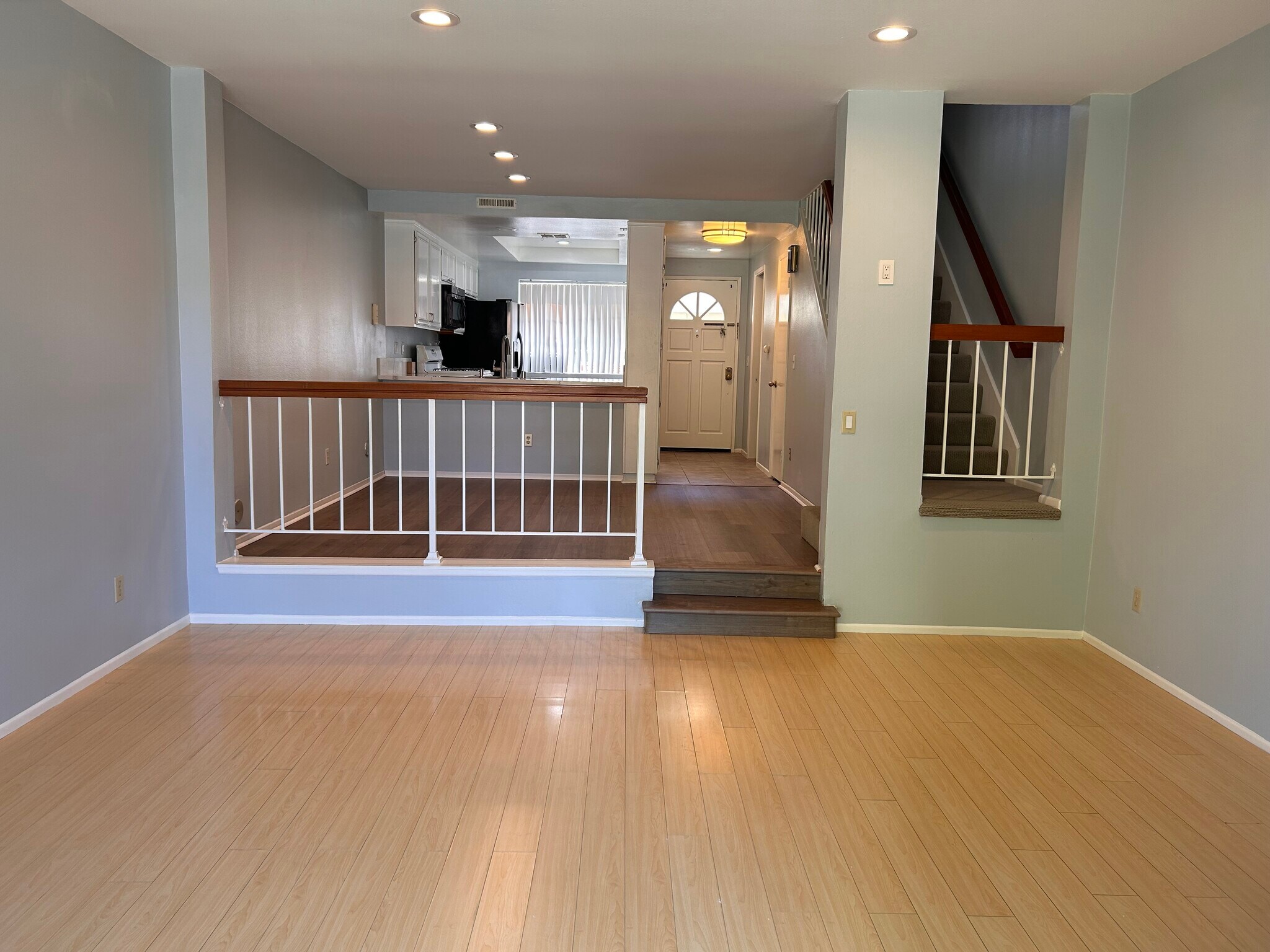 Building Photo - 5604 Las Virgenes Rd