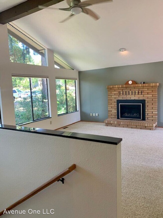 Building Photo - 3 br, 3 bath House - 8438 32nd Ave SW