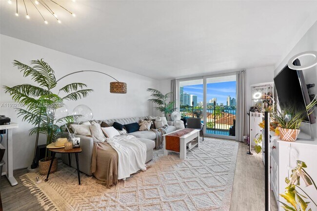 Building Photo - 4000 NE 170th St