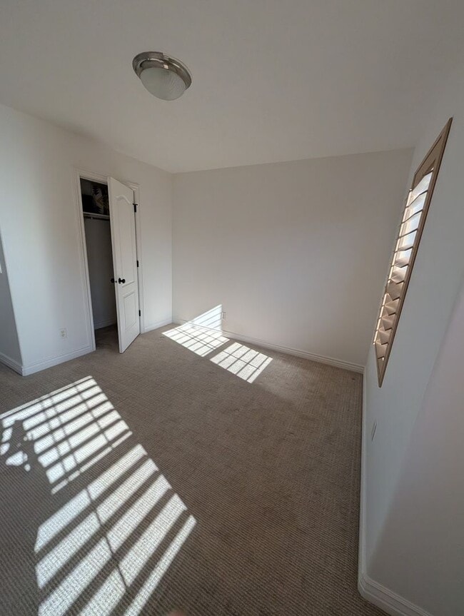 Building Photo - March Rent Free - Beautiful 3 Bedroom Condo for Rent in Draper