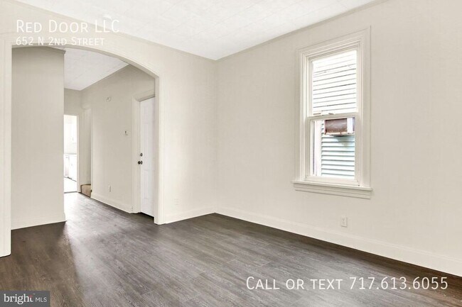 Building Photo - 652 N 2nd St